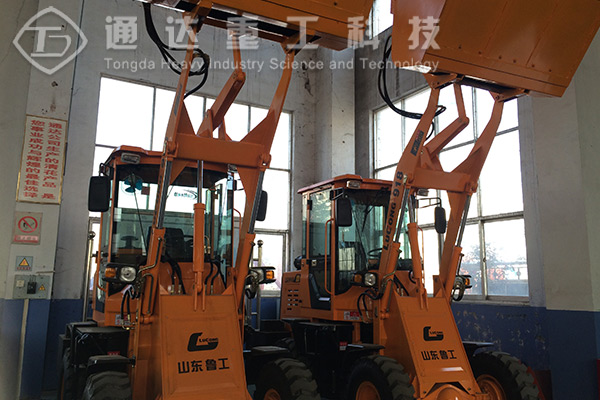 鏟車翻拋機(jī)